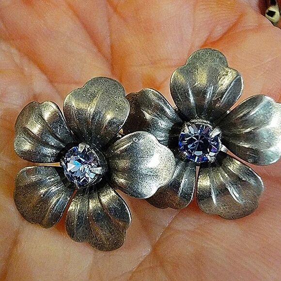 #Sabika Antique Silver Flower Petal Studs, #Sapphire London Stone Center 0.75" - Picture 3 of 4
